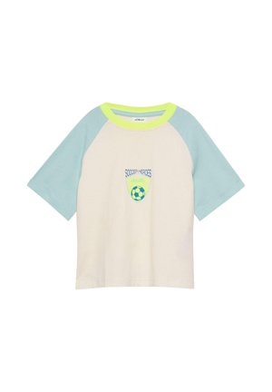 Krótki rękaw, beżowo-niebieska koszulka raglan z neonowo-żółtym kołnierzykiem i grafiką piłki nożnej z napisem "Soccer Heroes" na przodzie.