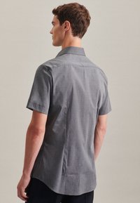Seidensticker SHAPED FIT - Camicia elegante - grau