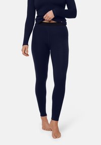 Marineblaue Leggings mit weicher Textur und elastischem Bund, versehen mit einem enganliegenden Design und langen Beinen, kombiniert mit einem passenden Langarmshirt.