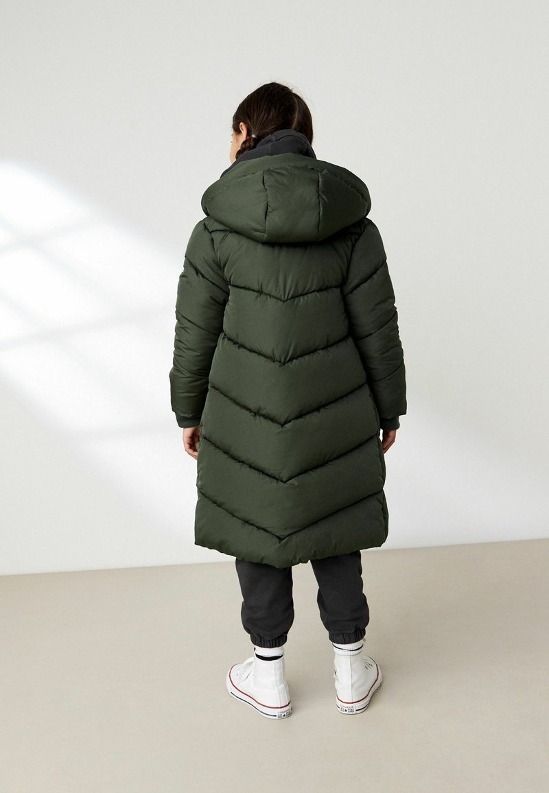 Next - SHOWER RESISTANT CHEVRON DUVET - Geacă - khaki green, Extindeți