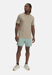 Under Armour VANISH WOVEN - Športne kratke hlače - silica green