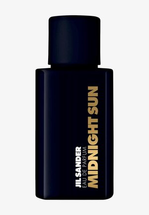 Botella de perfume rectangular negra con tapón negro, etiquetada con "Jil Sander Eau de Parfum Midnight Sun" en texto blanco y dorado.