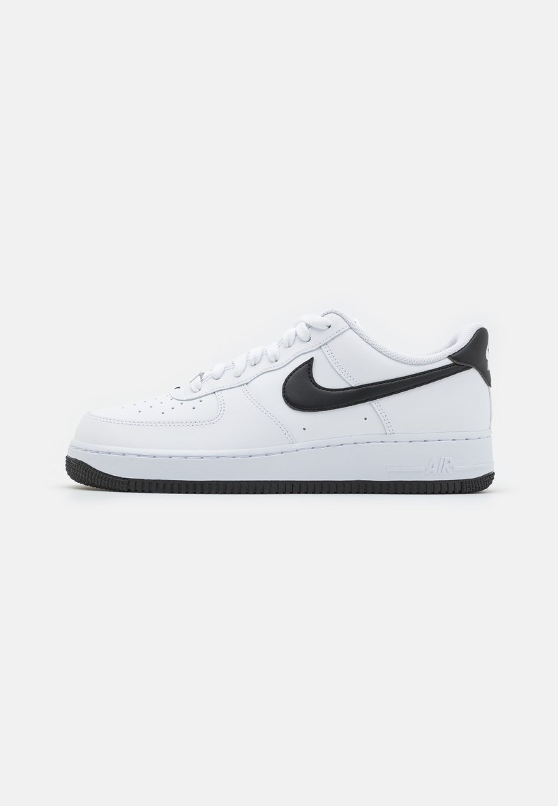 Nike Sportswear - AIR FORCE 1 07 - Sneakers basse - white/black, Ingrandire