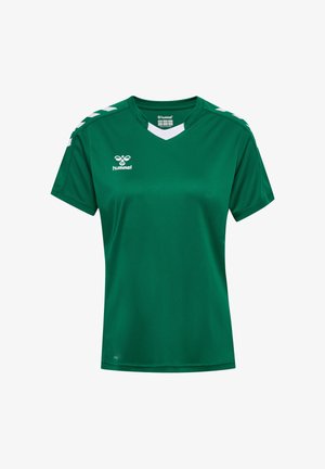 Grøn kortærmet sportstrøje med hvidt hummel-logo på brystet og hvide korsetstriber på skuldrene, V-hals design.