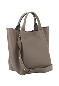 Sac fourre-tout structuré en cuir texturé taupe, avec des poignées supérieures doubles, une bandoulière réglable et des accents en laiton doré.