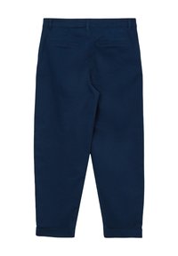 Pantalon bleu marine foncé en coton, avec une coupe droite, deux poches arrière et des ourlets roulés pour un look ajusté.