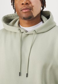 Jack & Jones JJEBRADLEY HOOD - Sweatshirt - desert sage