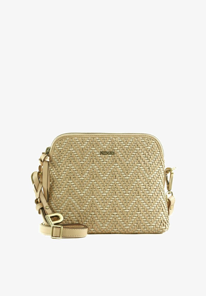 Bolso cruzado de paja tejido en beige con cierre de cremallera, correa de cuero ajustable y acentos metálicos. Patrón de espiga texturizado en la superficie.