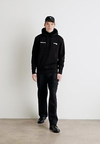 Calvin Klein Jeans 1978 HOODIE - Jersey con capucha - black