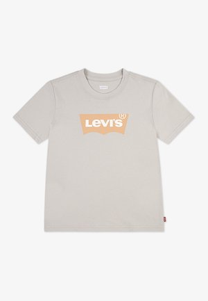 Ljusbeige kortärmad T-shirt med rund halsringning och orange Levi's-logotyp centrerad på bröstet.
