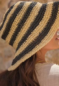 Next Müts - black neutral stripe