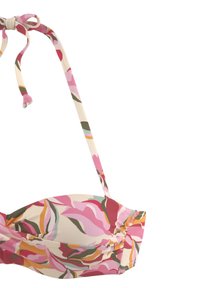 Cvetni bikini zgornji del z pastelno ozadje, ki prikazuje rožnate, zelene in oranžne vzorce. Zavezuje se okoli vratu z gladko teksturo in gubanjem.