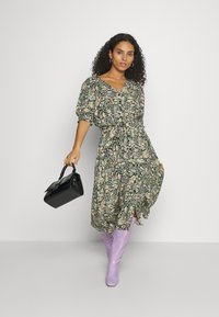 ONLY Petite ONLFREDERIKKE V NECK BELT DRESS  - Vestido de dia - cloud dancer