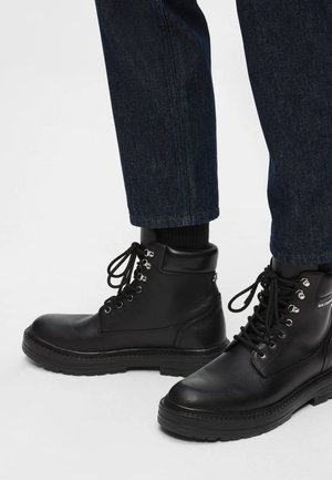 KARL LAGERFELD, MILES WORK BOOT - Bottines à lacets - black