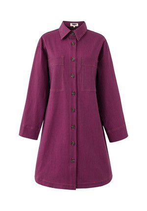 Robe chemise à rayures violettes avec col, boutonnage sur le devant et deux poches poitrine. Dotée de longues manches, d'une coupe décontractée et d'un bas ourlé.