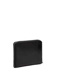 Portefeuille en cuir noir avec une texture lisse, de forme rectangulaire, et un détail de fermeture éclair en métal. Design minimaliste sans motifs ni matériel visible.