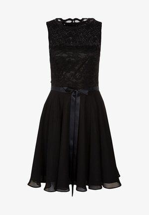 Sort ærmeløs kjole med blonder på overdelen, gennemsigtigt halsudskæring, satinbånd i taljen og skørt i flagrende chiffon.