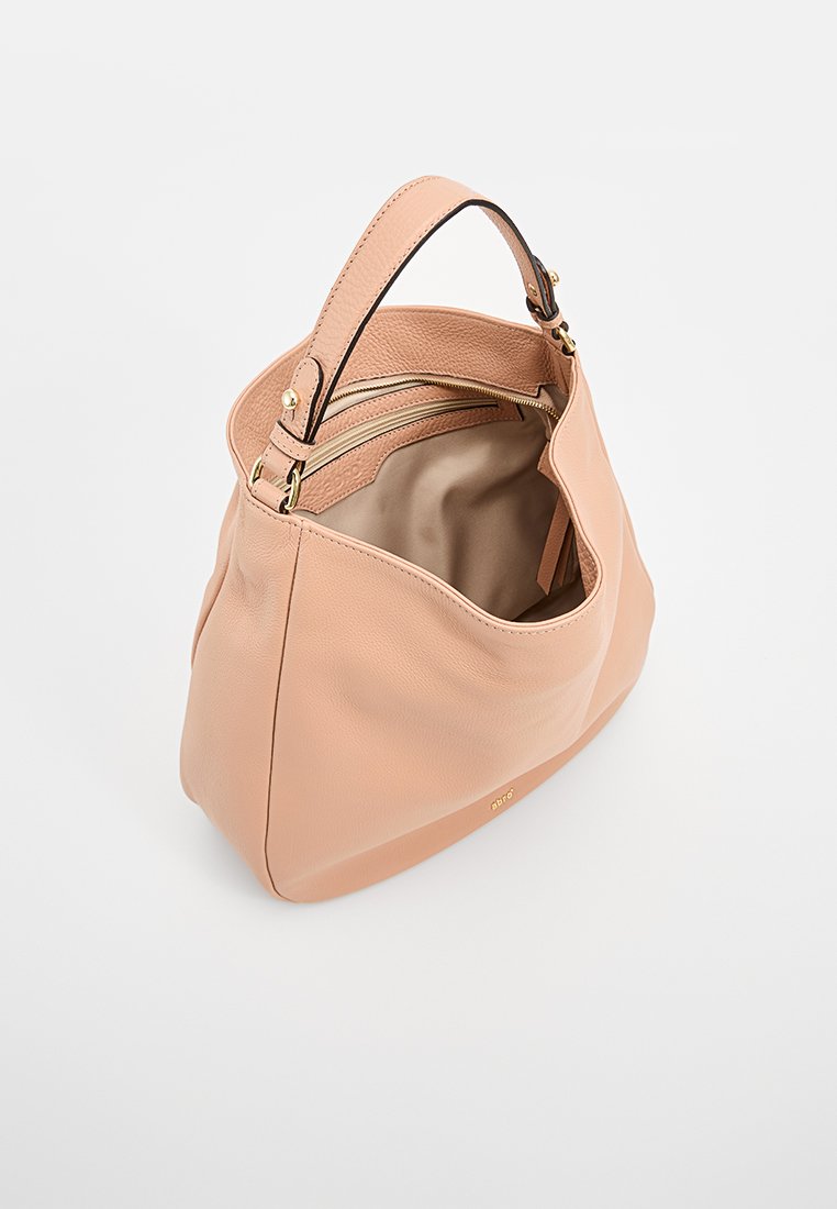 Pfirsichfarbene Ledertasche mit weicher Textur, geschwungener Form und Obergriff; verfügt über zwei mit Reißverschluss versehenen Taschen und ein beiges Stofffutter.