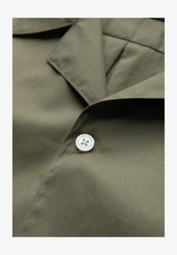 Non sélectionné, olive