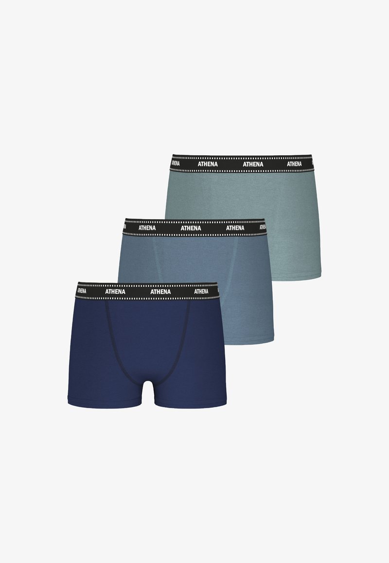 Trois paires de boxers en navy, bleu clair et teal, fabriqués en coton doux avec une ceinture noire portant le nom "ATHENA" en texte blanc.