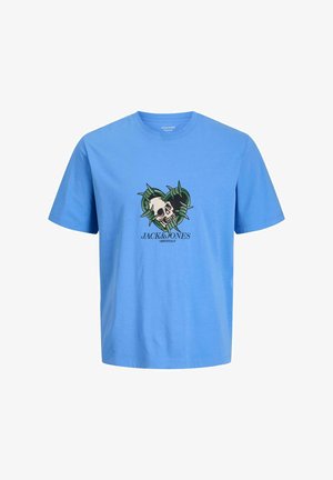 T-shirt bleu clair à manches courtes avec un crâne à l'intérieur d'un cœur vert épineux et le texte "JACK&JONES ORIGINALS" sous le motif.