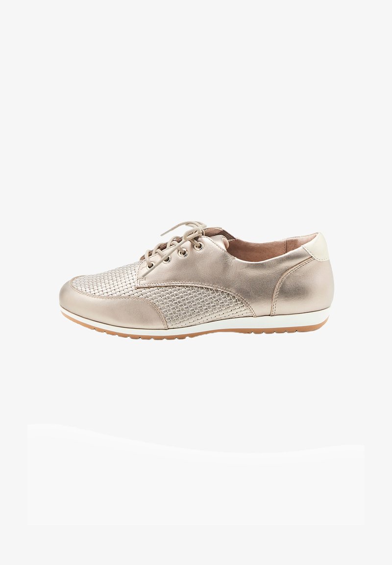 Scarpe stringate in beige metallico con pannelli in rete intrecciata, dettagli in pelle liscia, colletto imbottito e suola in gomma.