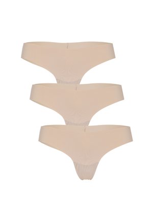 Tre pezzi identici di biancheria intima stile perizoma beige senza cuciture impilati verticalmente su uno sfondo bianco.