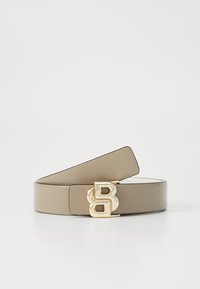 Béžový kožený opasek s elegantním designem, vybavený zlatým dvoučlánkovým sponou ve tvaru písmene 'B' a hladkým povrchem. Konec se zužuje do obdélníkového tvaru.