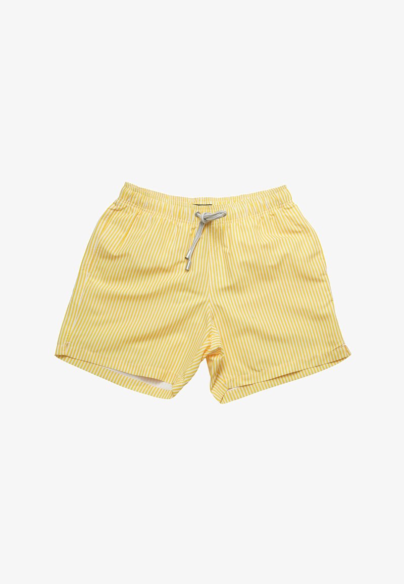 Costume da bagno giallo con strisce bianche verticali, dotato di vita elastica, chiusura con cordino e due tasche laterali.