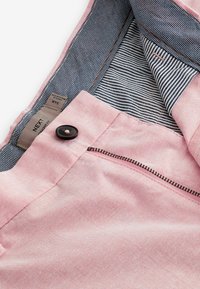Next STRETCH - REGULAR FIT - Rövidnadrágok - apricot