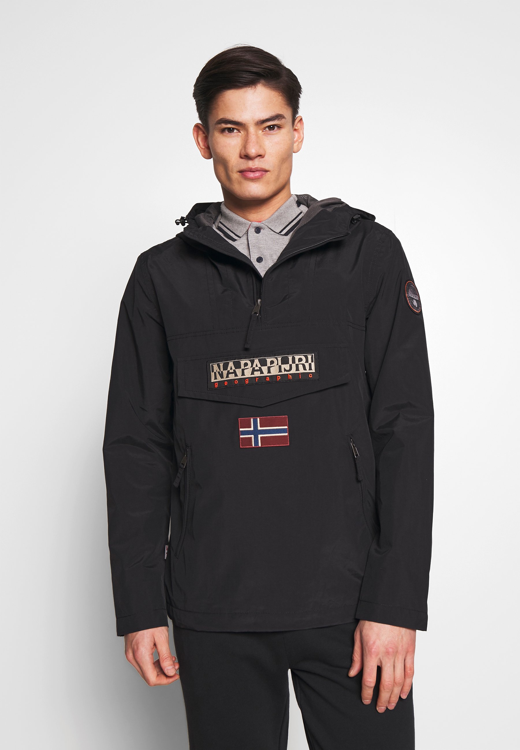 Napapijri RAINFOREST SUMMER POCKET Windjack black Napapijri RAINFOREST SUMMER Windjack blu marine Zalando.nl