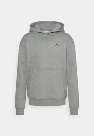 Hellgrauer Kapuzenpullover mit Kängurutasche vorne und kleinem schwarzen und weißen Jumpman-Logo auf der linken Brust und am Ärmelabschluss.