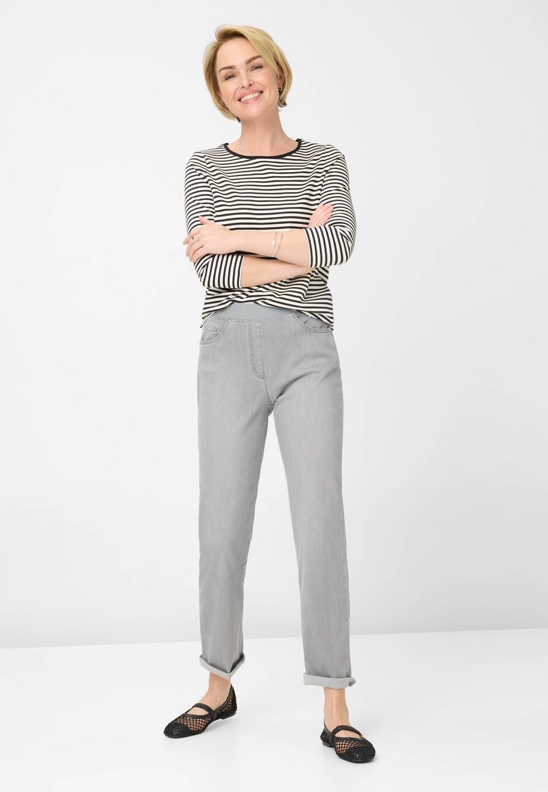 BRAX STYLE CARINA Straight leg jeans light grey slightly used