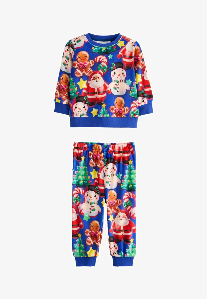 Pigiami per bambini con un motivo che presenta uno sfondo blu e disegni festivi di Babbo Natale, pupazzi di neve, ometti di pan di zenzero e alberi di Natale.
