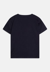 T-shirt en coton bleu marine à manches courtes, col rond et texture lisse ; présente un design uni sans logos ni motifs visibles.