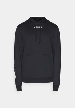 Sort hættebluse lavet af bomuldsblanding, med en front kangaroo-lomme, snoretræk og hvidt logo på brystet og ærmet.