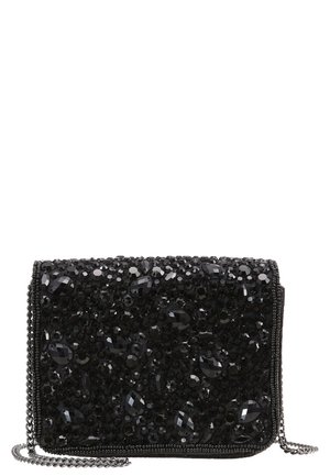 Kleine schwarze Clutch mit schwarzen facettierten Perlen und einem silbernen Kettenriemen.