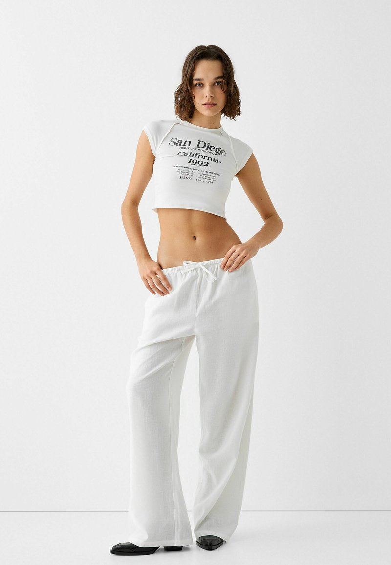 Bershka Broek wit Bershka Broek wit