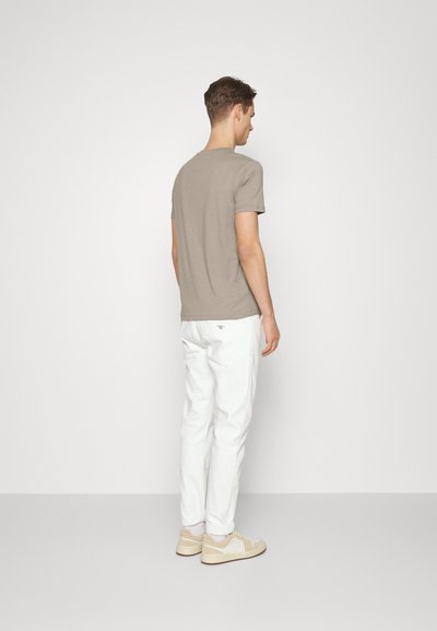 Emporio Armani Nyomott mintás póló - beige