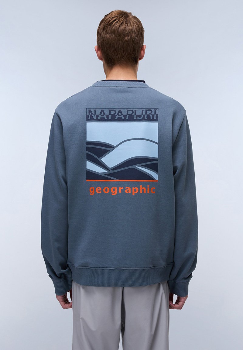 Gray sweatshirt with a relaxed fit, featuring a graphic design in blue and orange on the back, including "NAPAPIJRI" and "geographic."