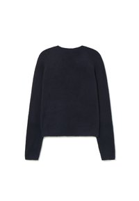 Pull en tricot bleu marine, design court, col rond, manches longues raglan, texture douce, sans motifs ni éléments métalliques visibles.