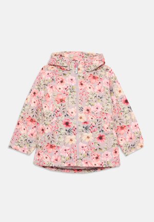 Blumendruckjacke in hellrosa und grünen Tönen, mit Reißverschluss, Kapuze und zwei Fronttaschen, gefertigt aus einem glatten, synthetischen Material.