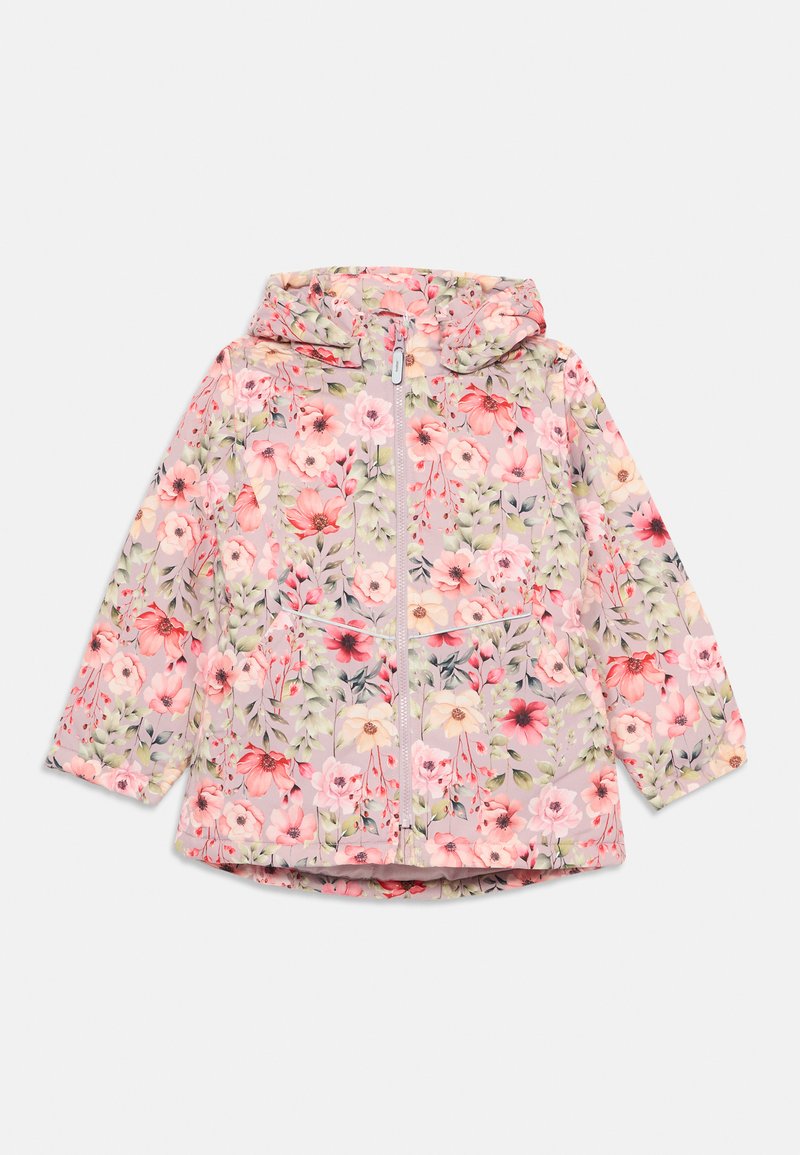 Veste à imprimé floral dans des tons de rose clair et de vert, dotée d'une fermeture éclair, d'une capuche et de deux poches avant, avec une texture synthétique lisse.