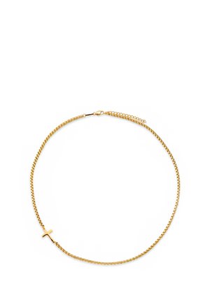 Gullkjede med et lite horisontalt korsanheng og justerbar lås på hvit bakgrunn.