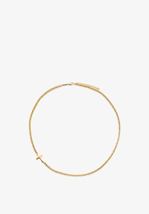 Gullkjede med et lite horisontalt korsanheng og justerbar lås på hvit bakgrunn.