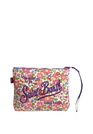 Piccola pochette rettangolare con motivo floreale colorato, cerniera viola e testo viola con scritto "The place to be Saint Barth Summer Paradise."