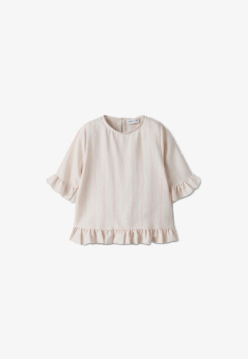 Top corto a maniche corte di un delicato rosa pallido con maniche e orlo arricciati, caratterizzato da strisce verticali in un tessuto testurizzato. Girocollo con chiusura posteriore.