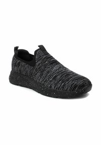 Zapatos negros tipo slip-on con parte superior de punto texturizado y suela de goma negra con manchas. Incluyen bandas elásticas para facilitar su uso.