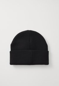 Gorro de punto negro con dobladillo. Presenta una textura suave y una parte superior redondeada. Está hecho de un tejido suave y elástico para mayor comodidad.