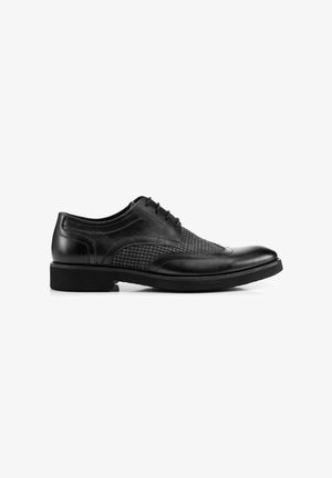 Schwarze Leder-Brogue-Schuhe mit gewebten Stoffdetails, runder Zehenform, Schnürdesign, flacher Gummisohle und glatter Oberfläche.